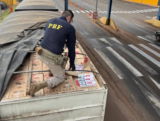 Morador de Cascavel é preso pela PRF com 600 mil maços de cigarros contrabandeados