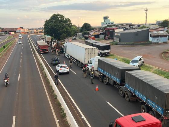 Operação de Trânsito flagra dezenas de infrações na PRC-467 durante Feriado