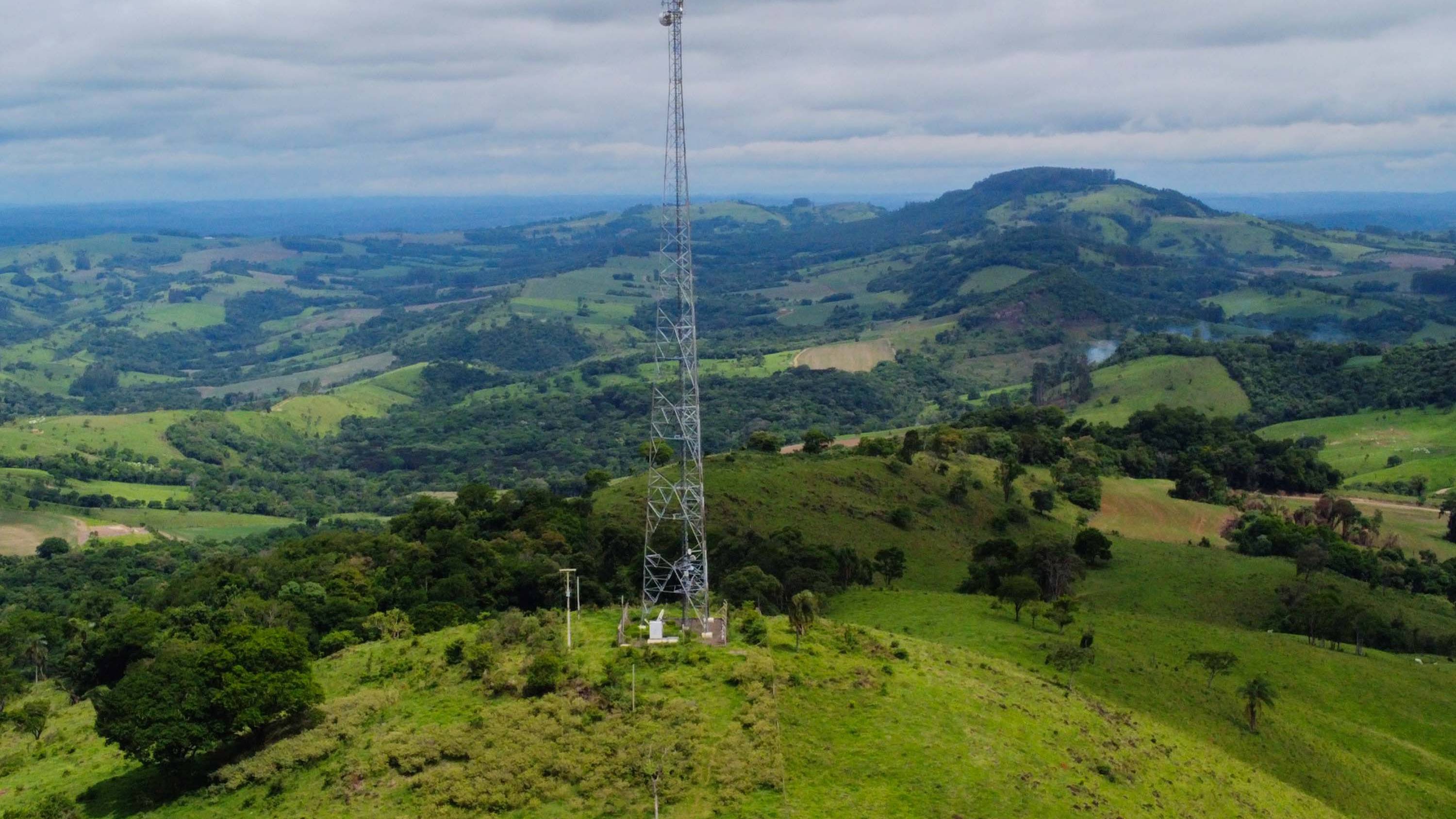 Com instalação de 100 novas torres, Paraná avança com conectividade em áreas rurais