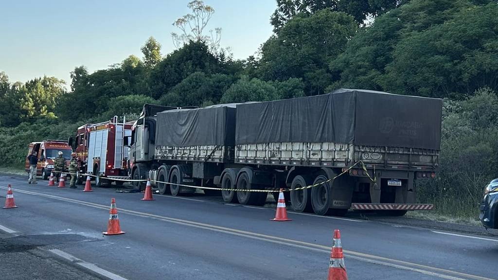 Motorista morre prensado em cabine de carreta na BR-158, em Cruz Alta