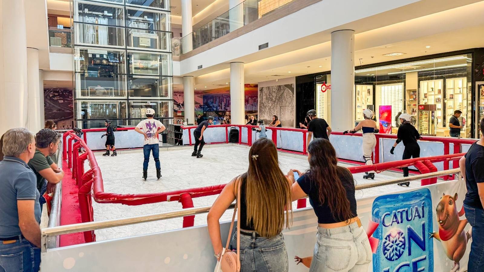 Catuaí Shopping Cascavel inaugura pista de patinação no gelo