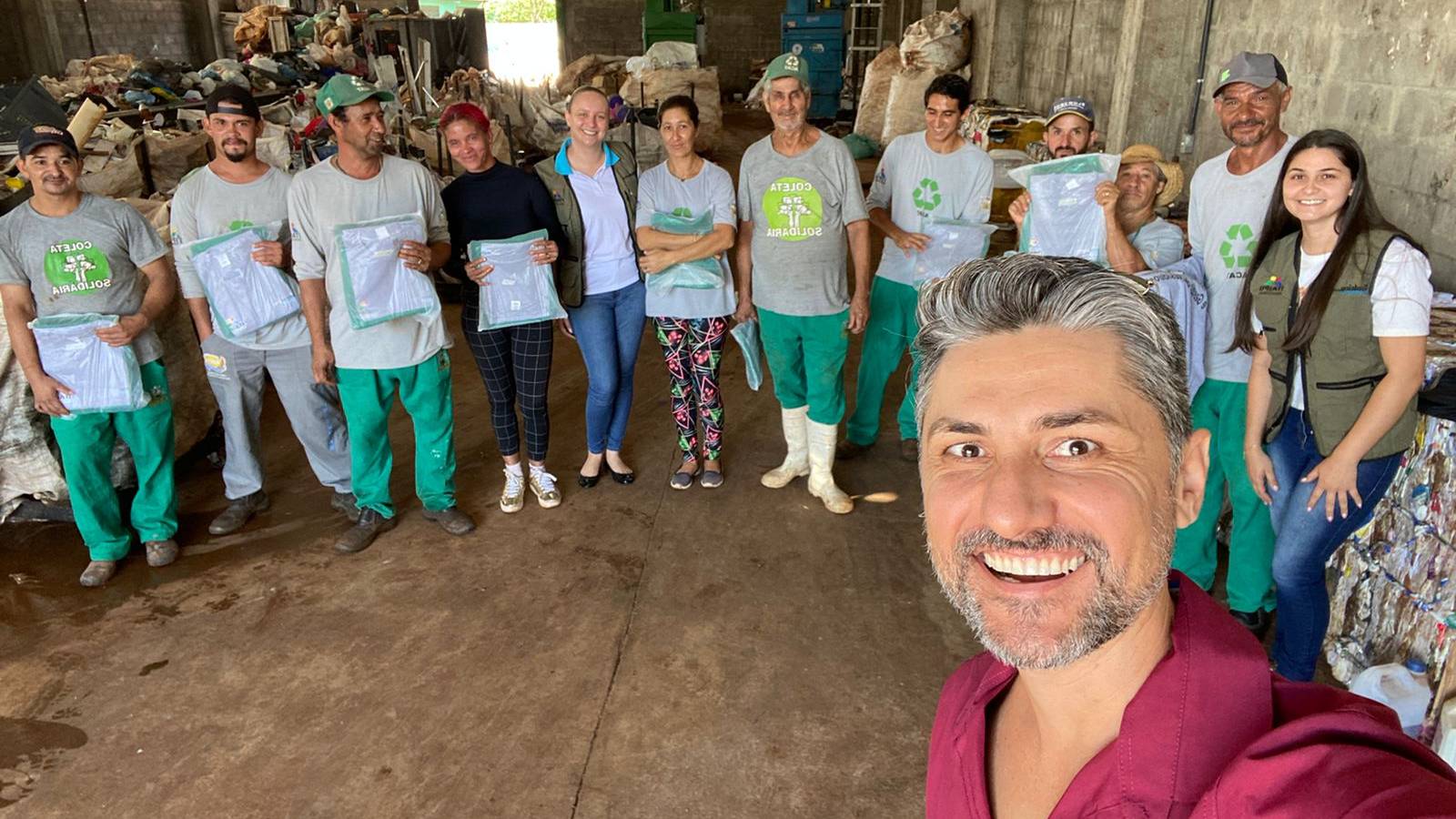 Associação de Catadores de Materiais Recicláveis recebem kits de uniformes em Três Barras do Paraná