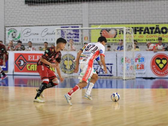 Cascavel Futsal goleia o Operário por 4 a 2, no Campeonato Paranaense