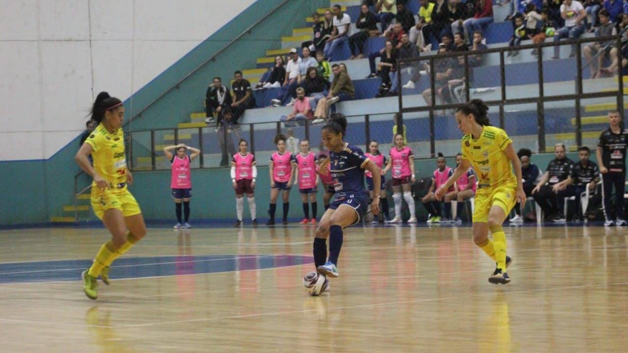 Stein vence Marechal por 7 a 2 pelo Campeonato Paranaense de Futsal Feminino