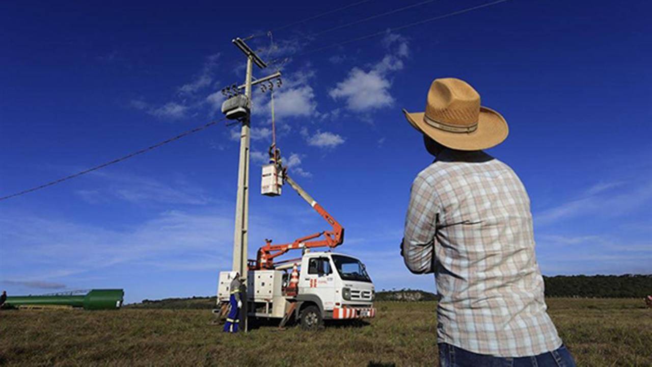 Vereadores de Cascavel cobram a Copel por solução para frequentes cortes de energia na zona rural