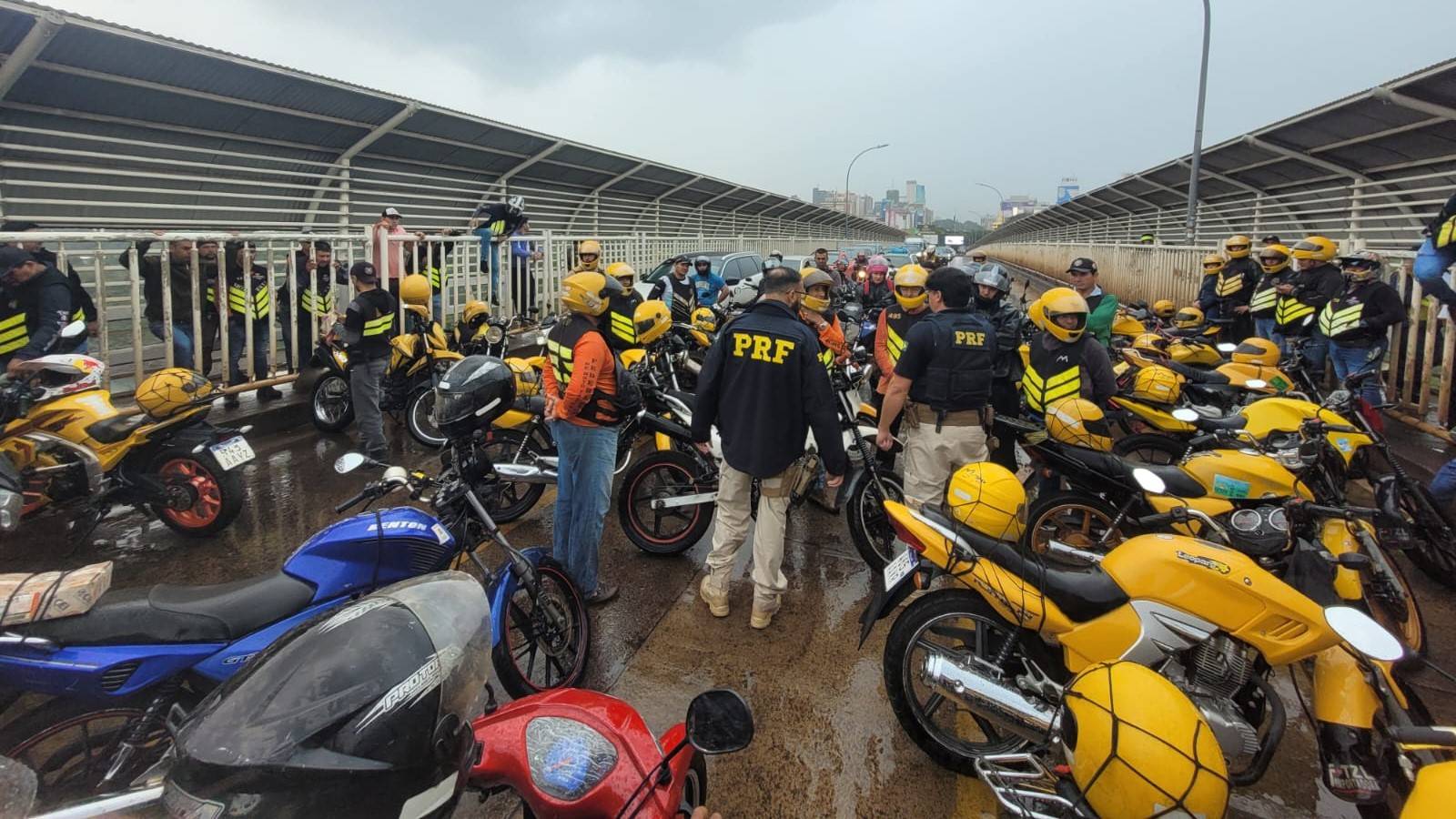 Manifestação de Motociclistas na Ponte da Amizade é rapidamente dissipada após diálogo com a PRF