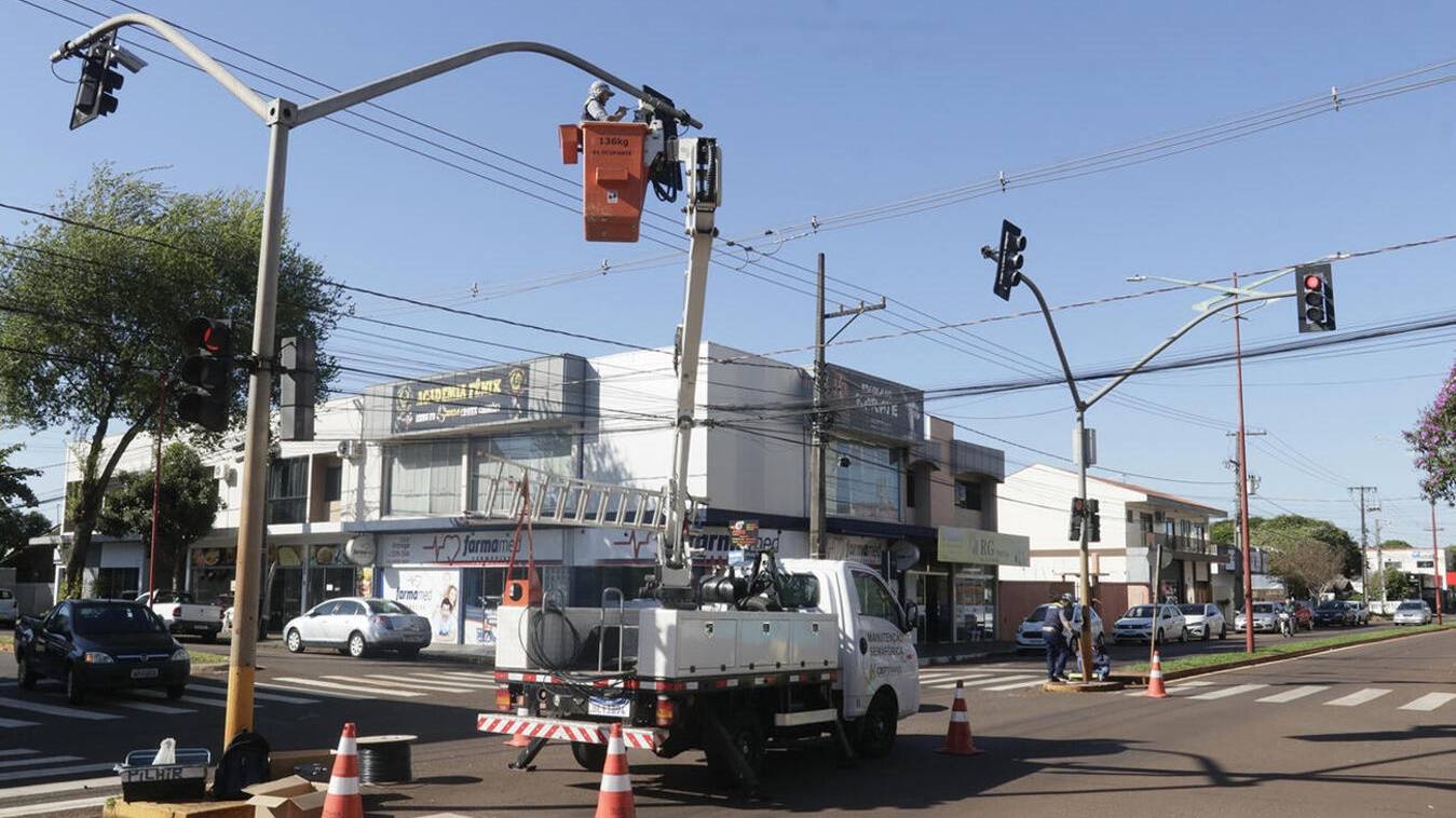 Tecnologia no trânsito: Toledo instala semáforos inteligentes em 5 cruzamentos