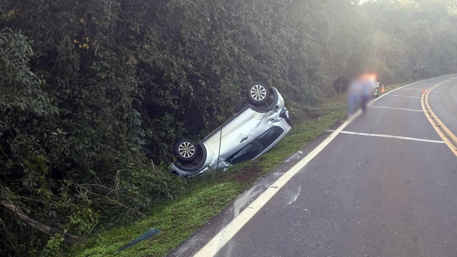 Jovem de 19 anos escapa Ilesa de capotamento na PR-488 entre Céu Azul e Diamante do Oeste