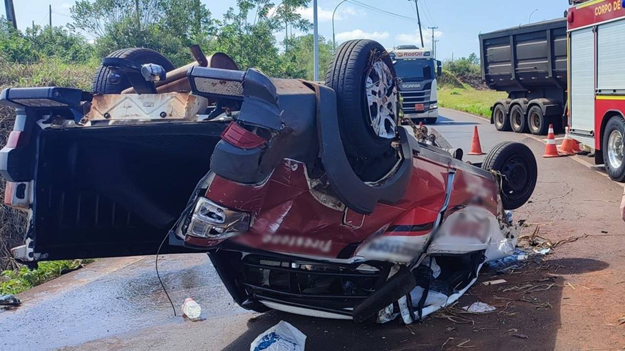 Jovem fica ferido após capotar veículo na BR-467, em Cascavel