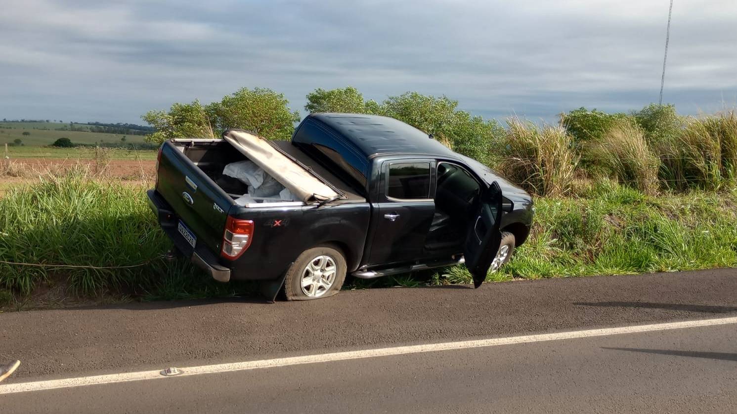 BPFRON e NEPOM recuperam veículo roubado e apreendem carga de agrotóxicos em Terra Roxa