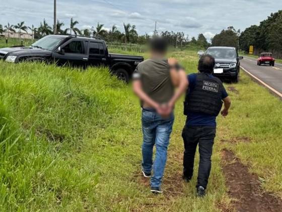 Receita Federal apreende caminhonete carregada com mais de 700 quilos de maconha em Paranacity