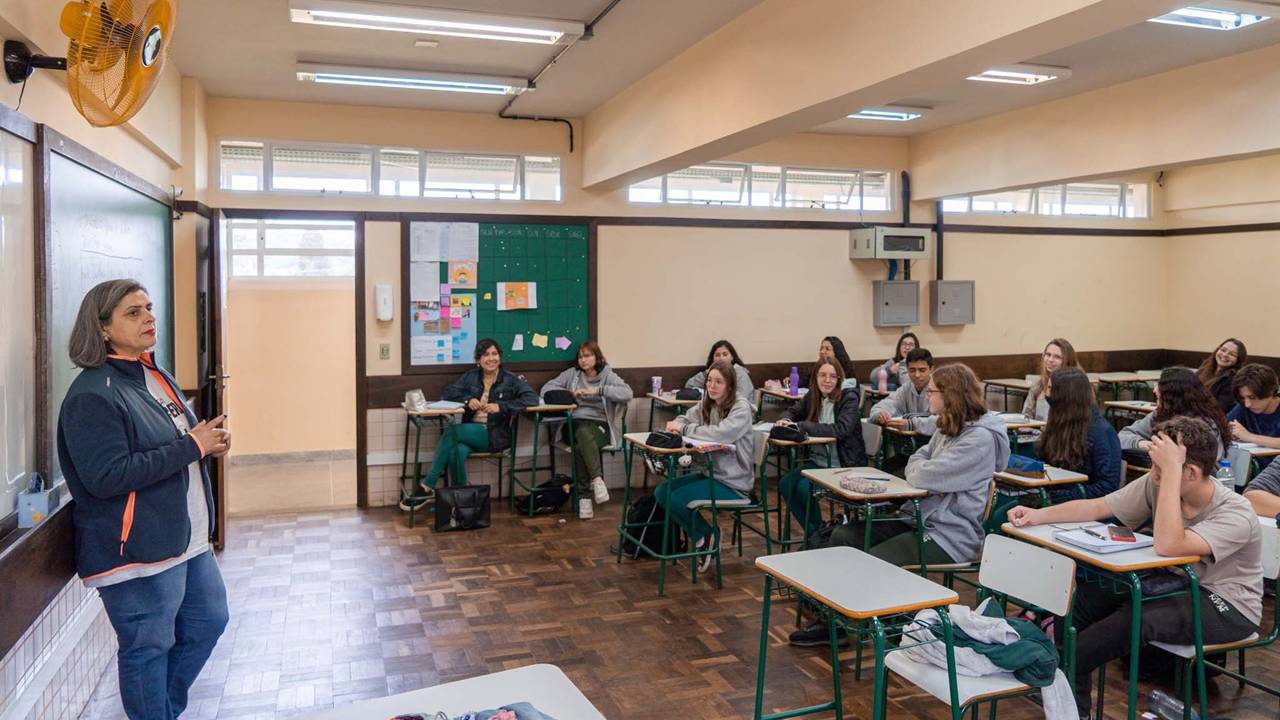 Governo do Estado prorroga contrato de 31.995 professores temporários