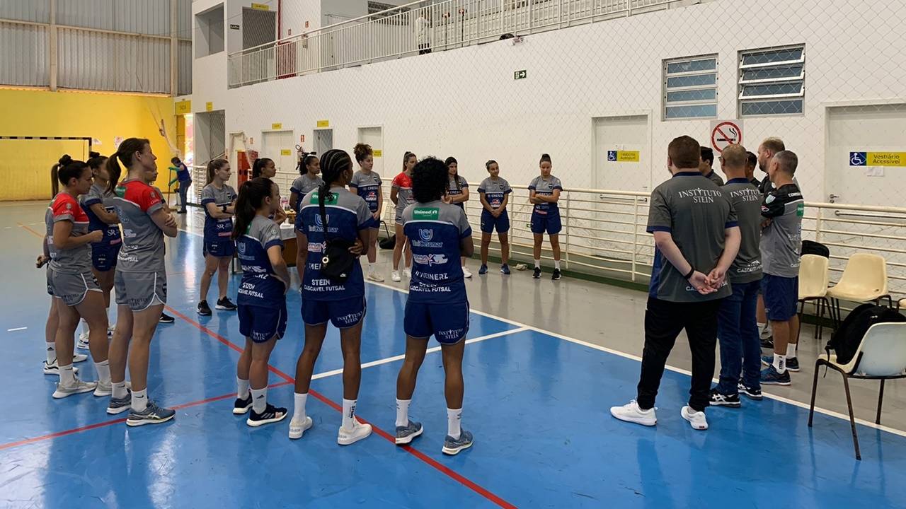 Elenco do Stein Cascavel Futsal se reapresenta para a pré-temporada