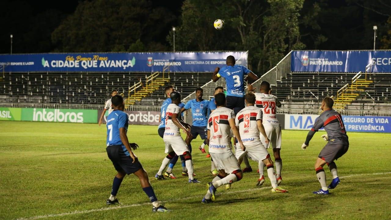 Azuriz bate Botafogo-SP e avança na Copa do Brasil