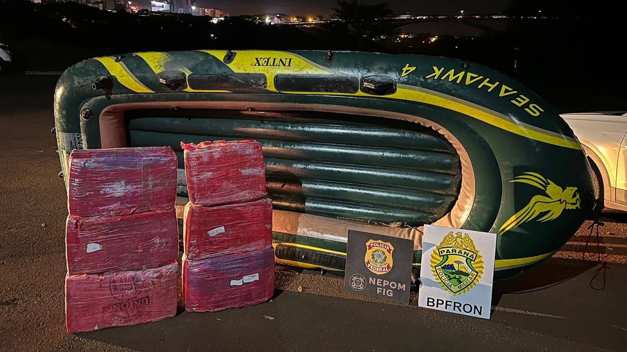 Polícia Federal intercepta bote inflável com carga de maconha no Rio Paraná em Foz do Iguaçu