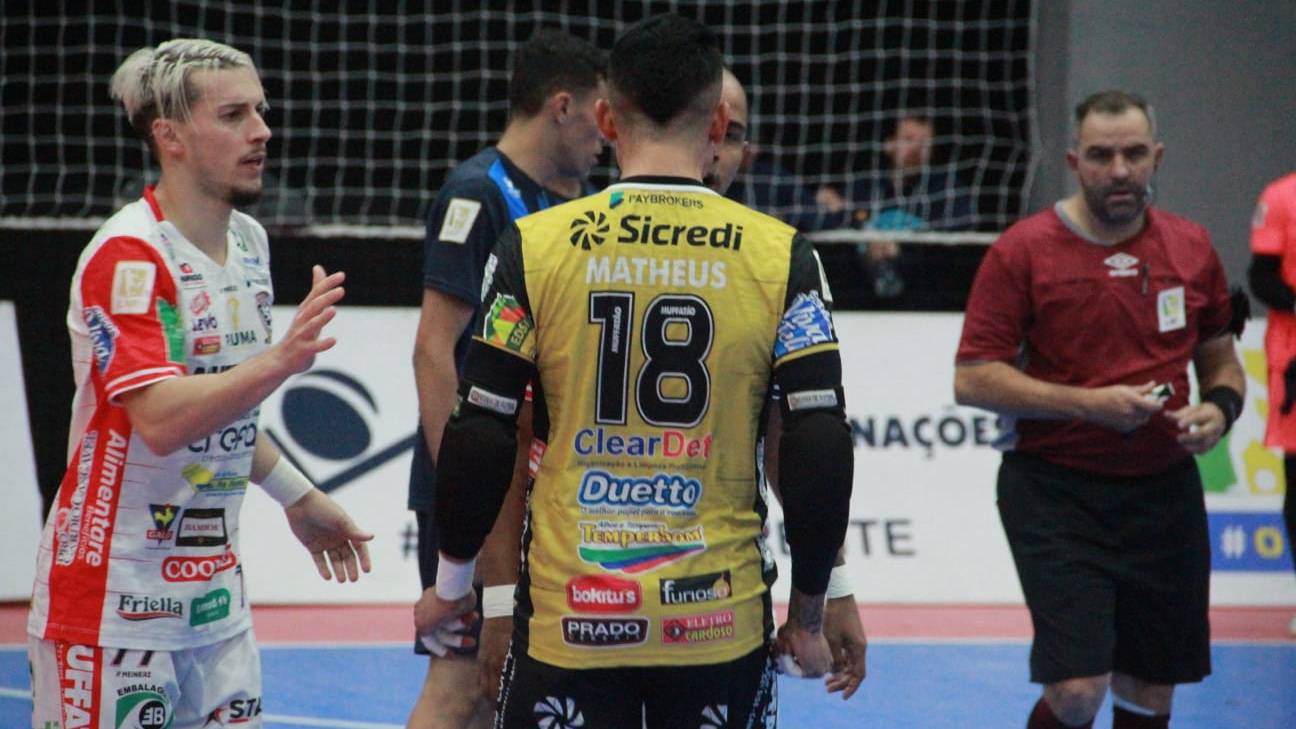 Cascavel vence Taubaté de virada e garante quinta posição na Liga Nacional de Futsal