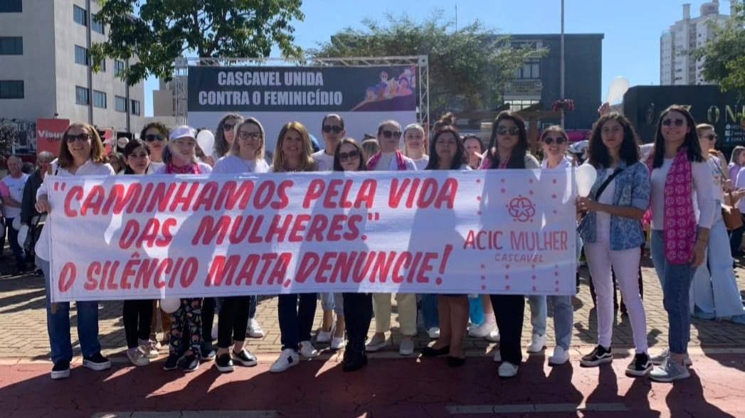 Cascavel se une em caminhada contra a violência e o feminicídio