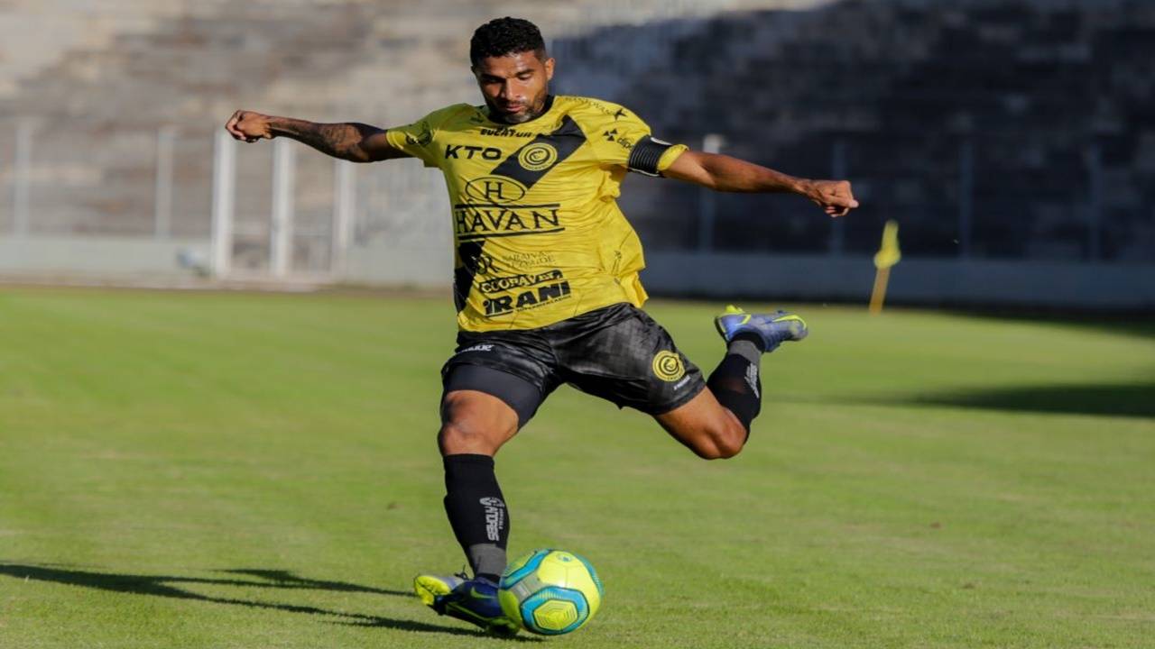 William Gomes é a quinta renovação do FC Cascavel para 2023