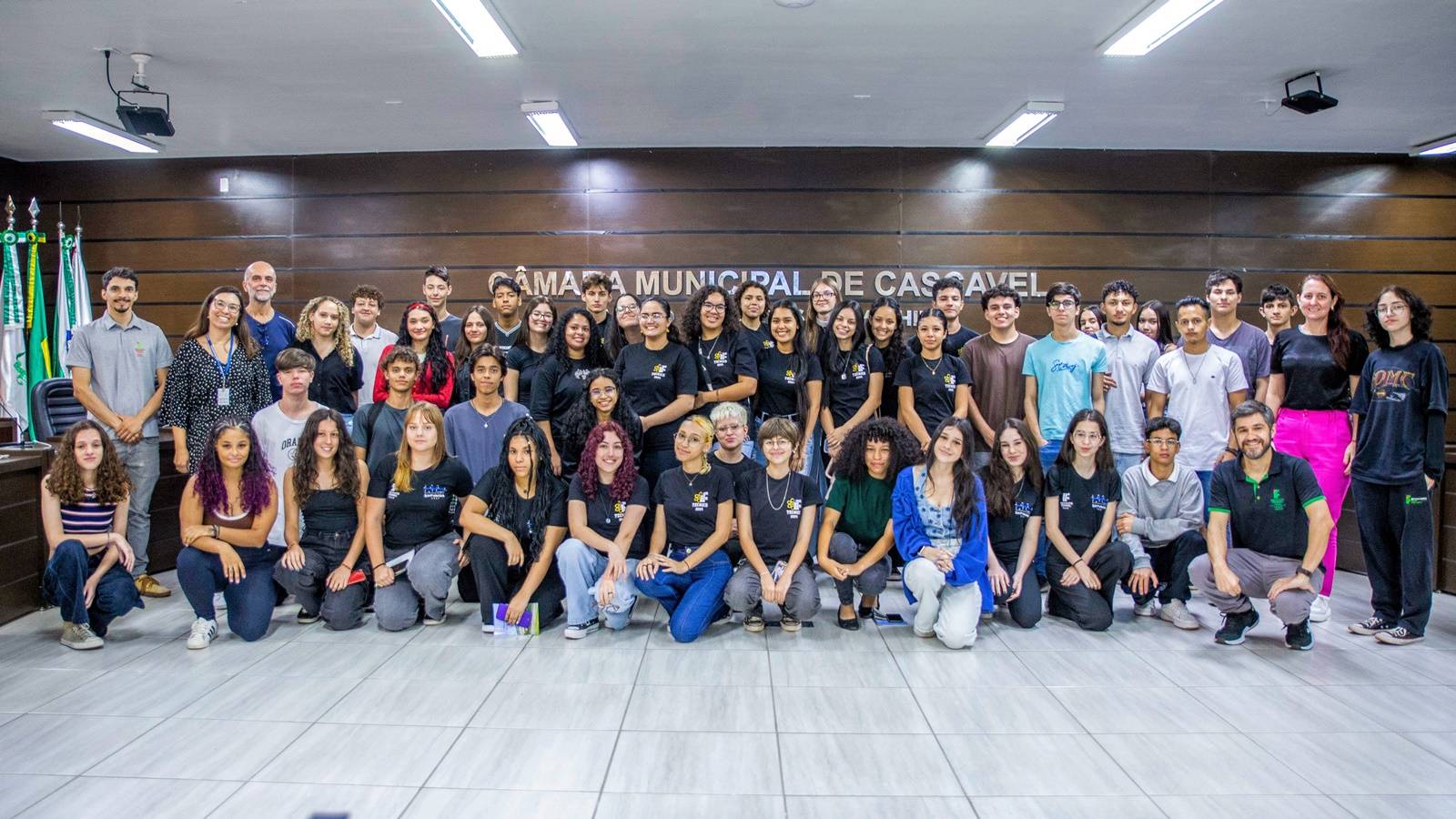 Alunos do 3º ano dos cursos técnicos do IFPR fazem visita e aprendem sobre a Câmara de Cascavel