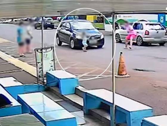 Criança de 2 anos é atropelada por automóvel na Rua da Madeira em Cascavel