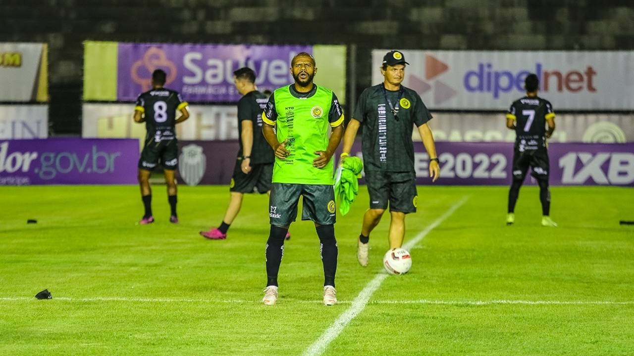 Gramado do Estádio Olímpico é revitalizado e está um "tapete" para estreia do FC Cascavel