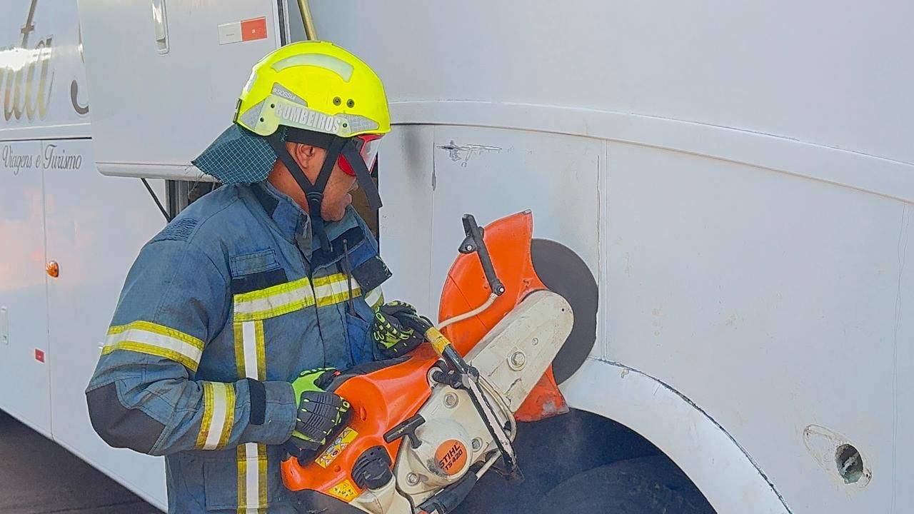 Receita Federal apreende R$ 500 mil em contrabando e medicamentos em fundo falso de ônibus