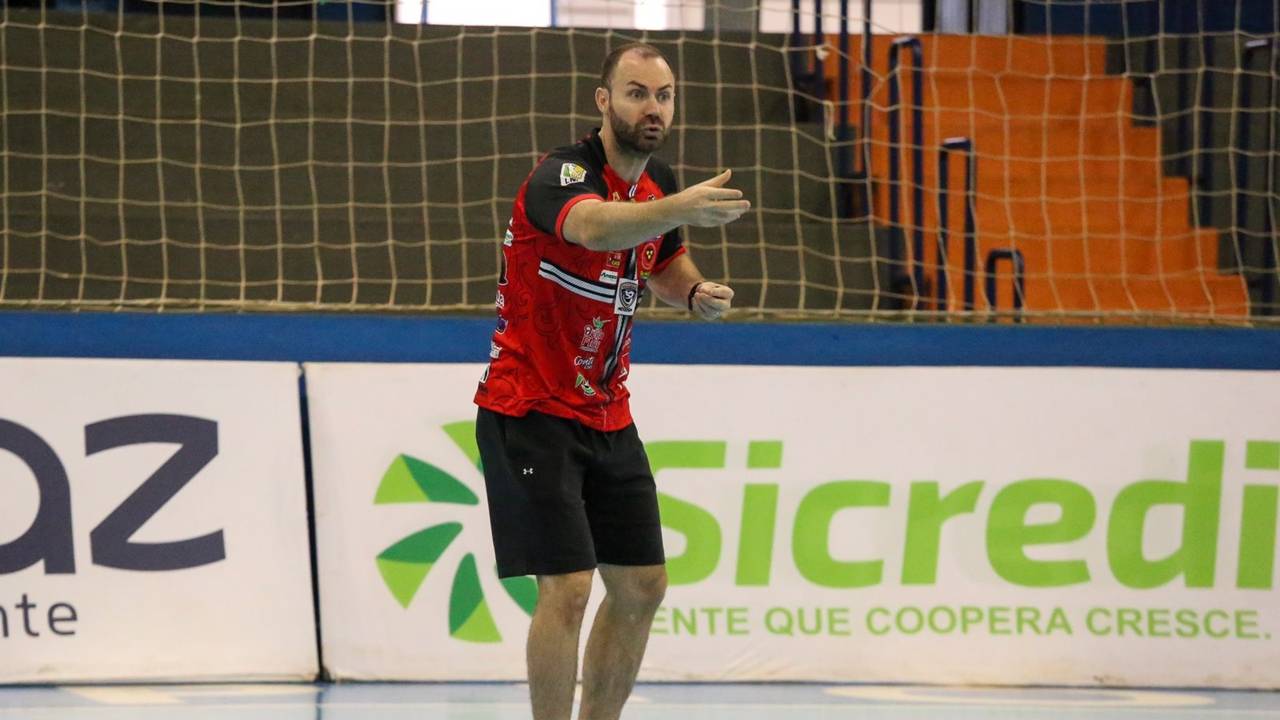 Técnico do Cascavel Futsal irá participar de congresso internacional ao lado dos melhores do mundo