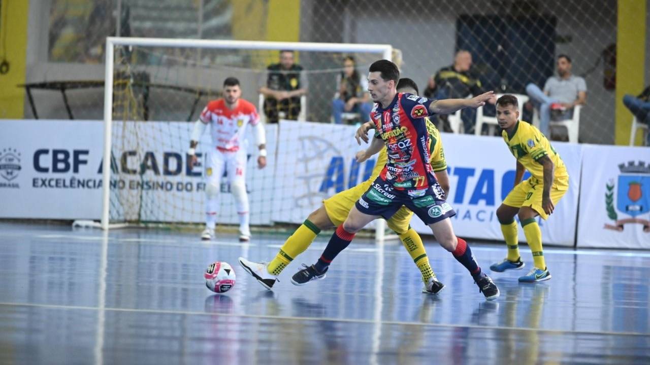 Cascavel Futsal pressiona Assoeva, mas acaba sendo derrotado por 4 a 3