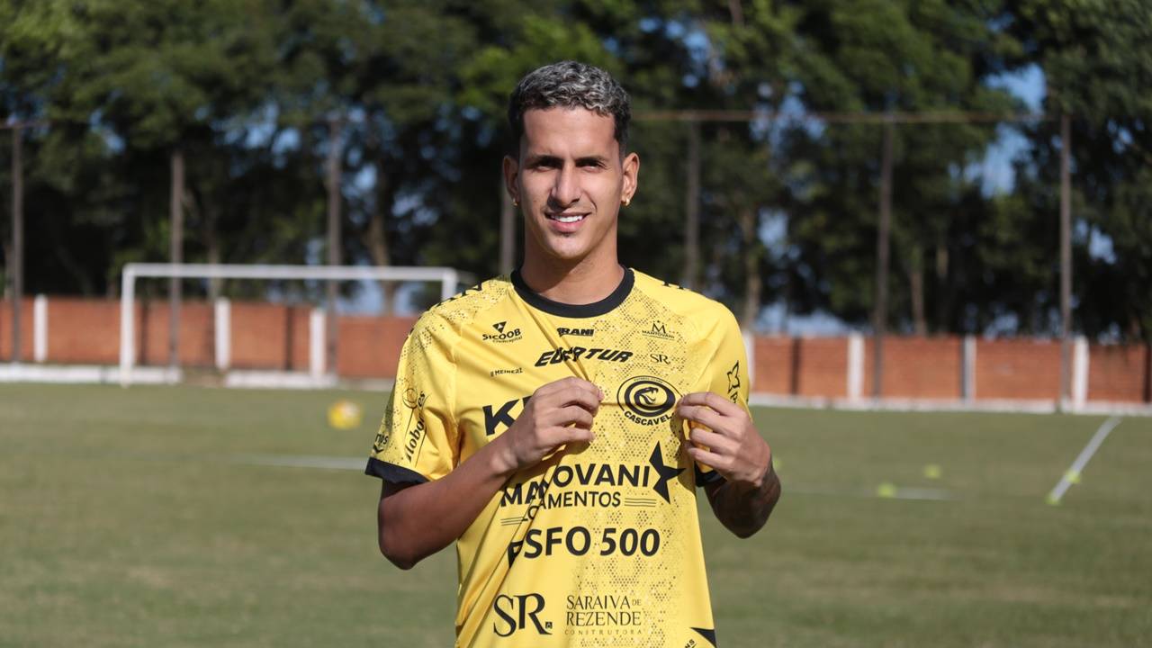 Futebol Clube Cascavel contrata novo camisa "10", o meia Alan Pedro do Vitória-BA