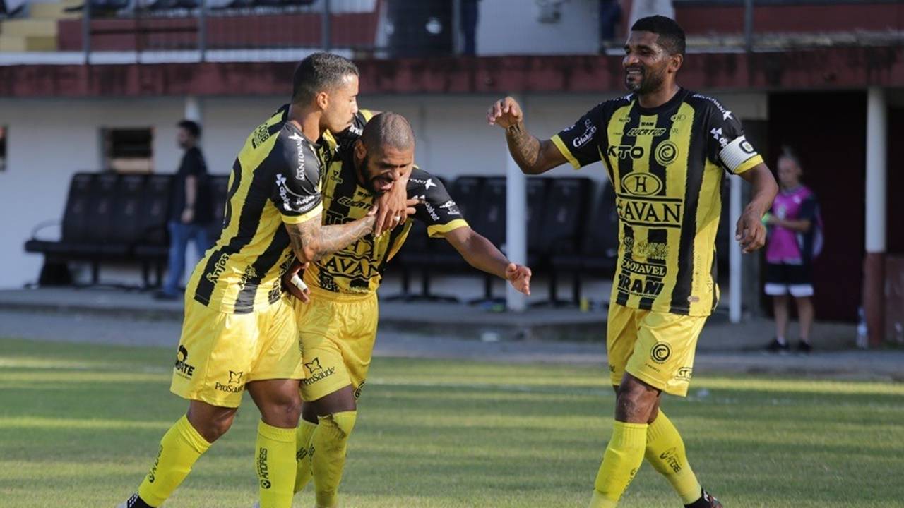 Willian Simões comemora primeiro gol pelo FC Cascavel e convoca torcida contra o Azuriz