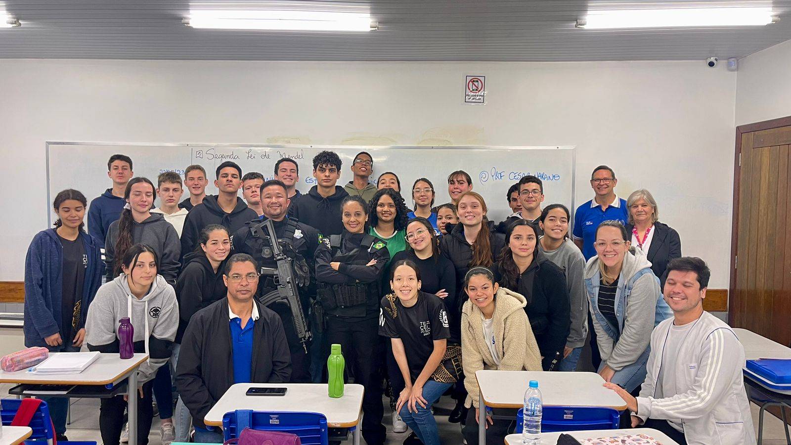 Polícia Penal Federal promove palestra inspiradora sobre segurança e cidadania em escola de Cascavel