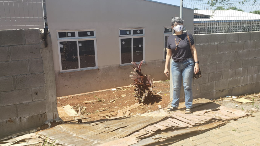 Vereadora denuncia condições precárias na Escola Municipal Divanete