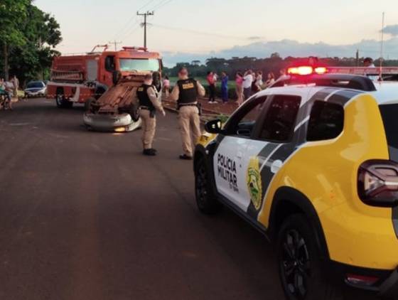 Mulher se envolve em acidente após desviar de pedestre em Corbélia