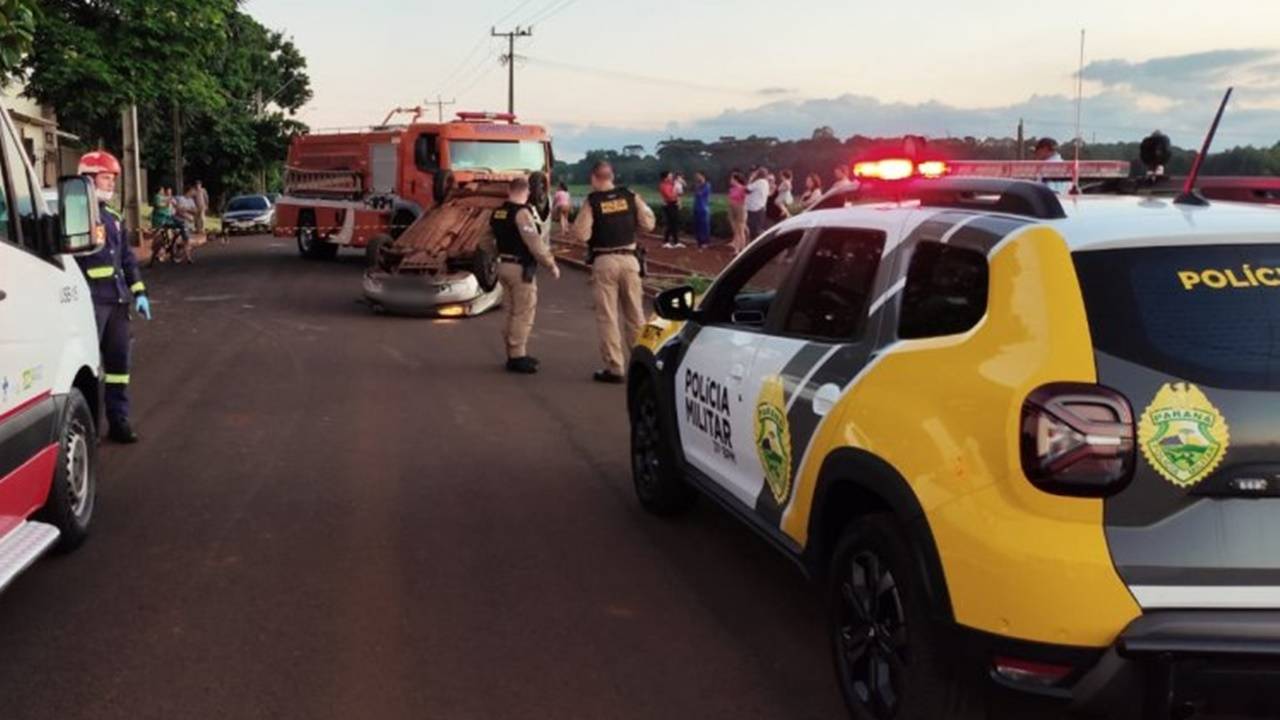 Mulher se envolve em acidente após desviar de pedestre em Corbélia