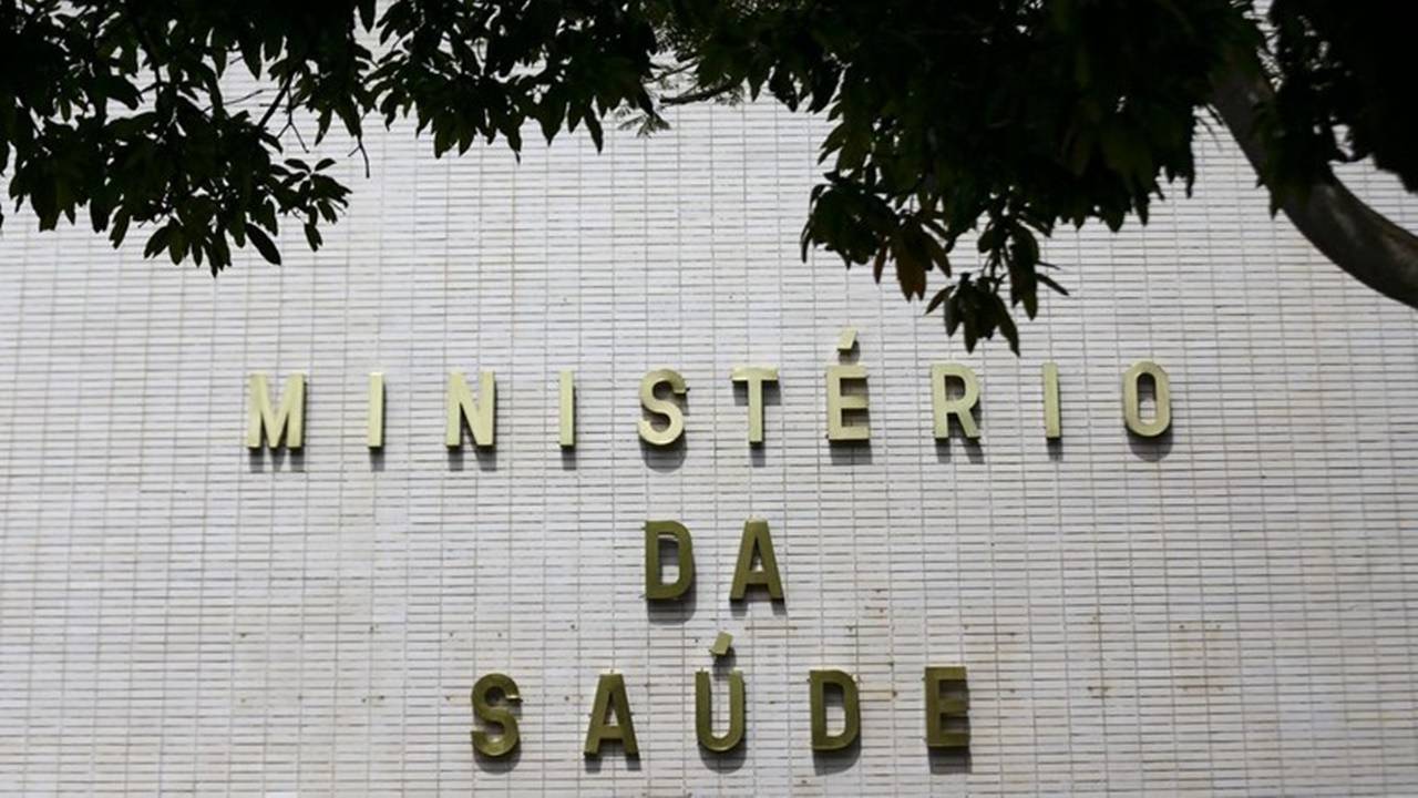 Ministério da Saúde vai retomar 141 obras paradas no Paraná