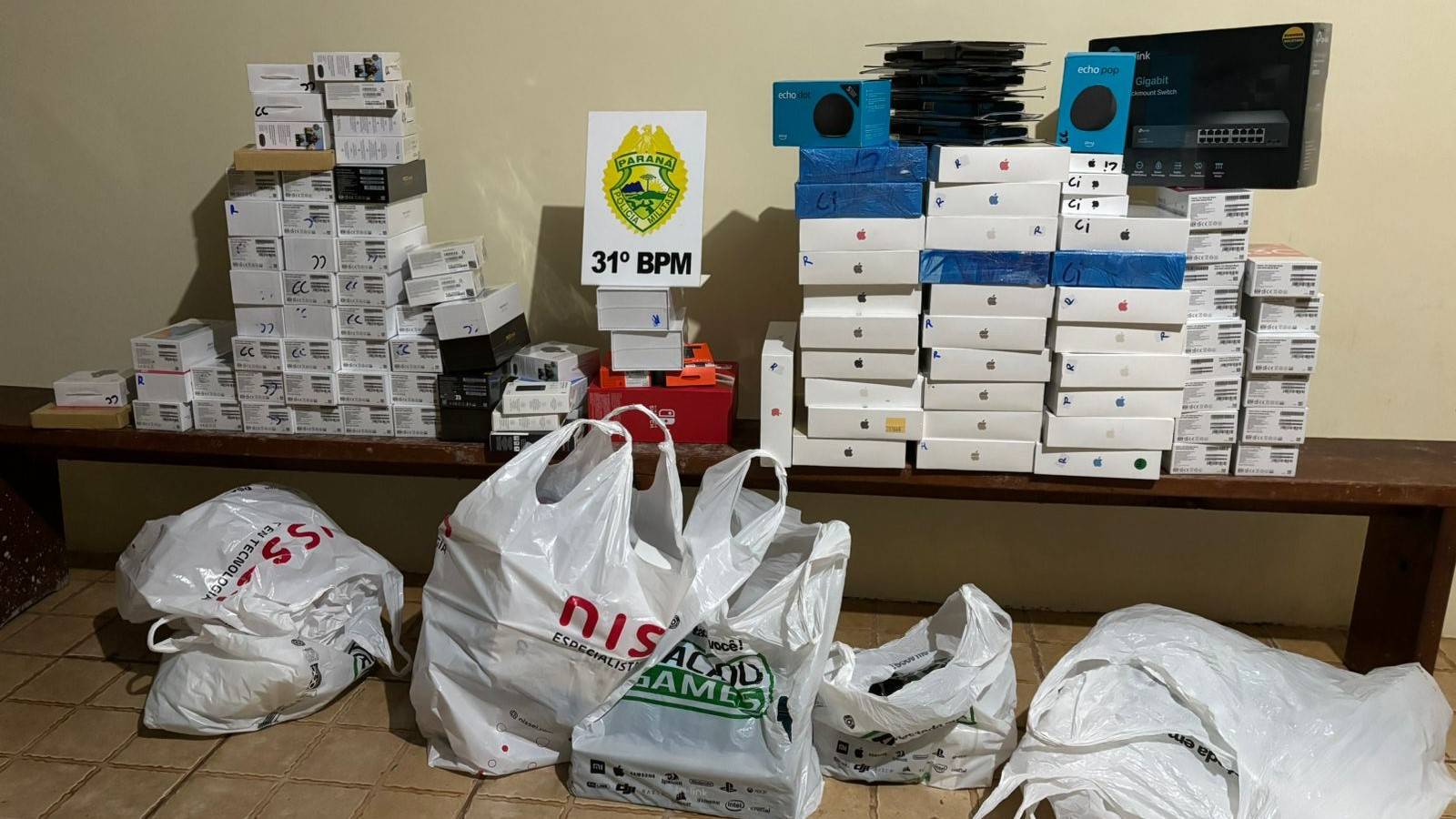 Polícia Militar frustra esquema de descaminho com apreensão de mercadorias do Paraguai em Corbélia