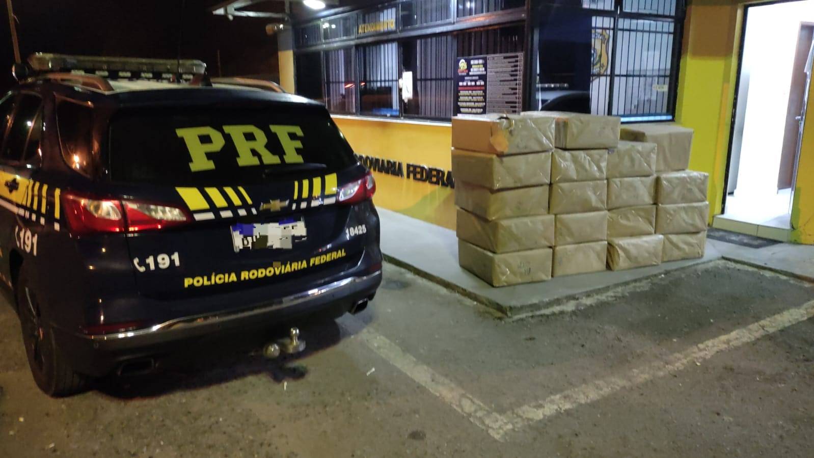 Pai e filho são presos pela PRF com 1,3 mil celulares e tablets; A mercadora foi pega em Cascavel