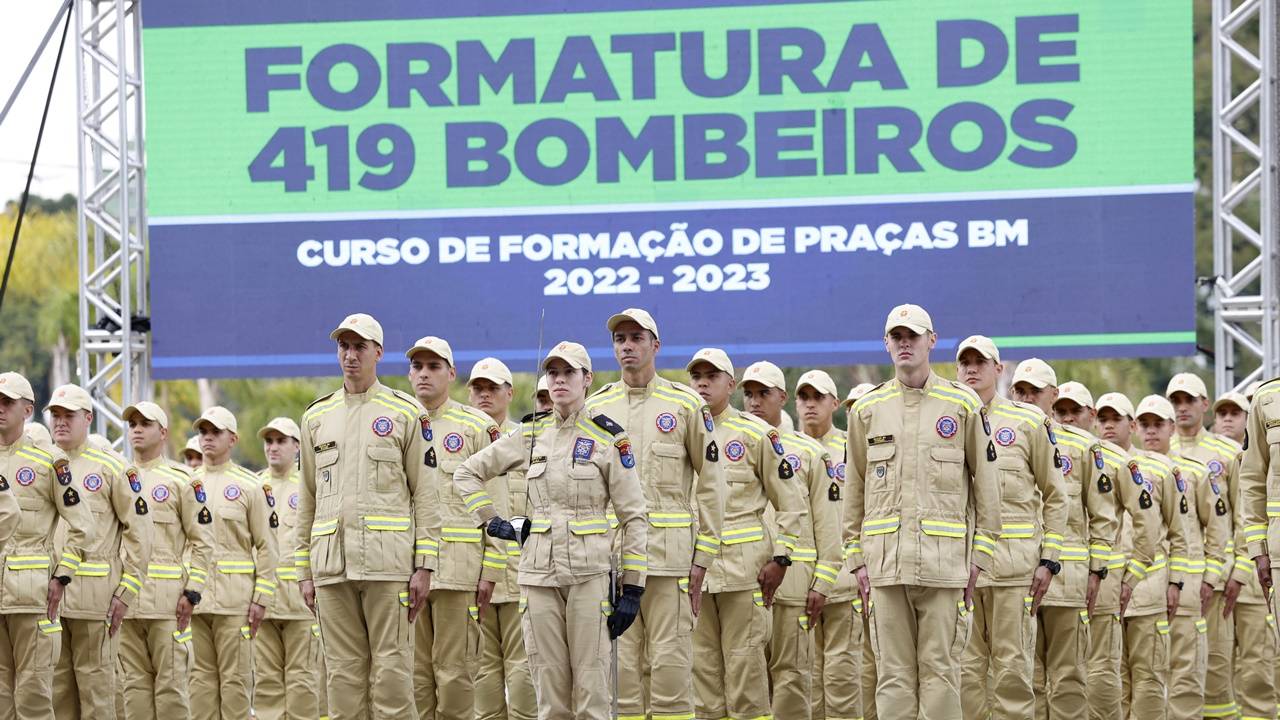 Paraná forma mais de 400 profissionais no Curso de Formação de Praças Bombeiro Militares