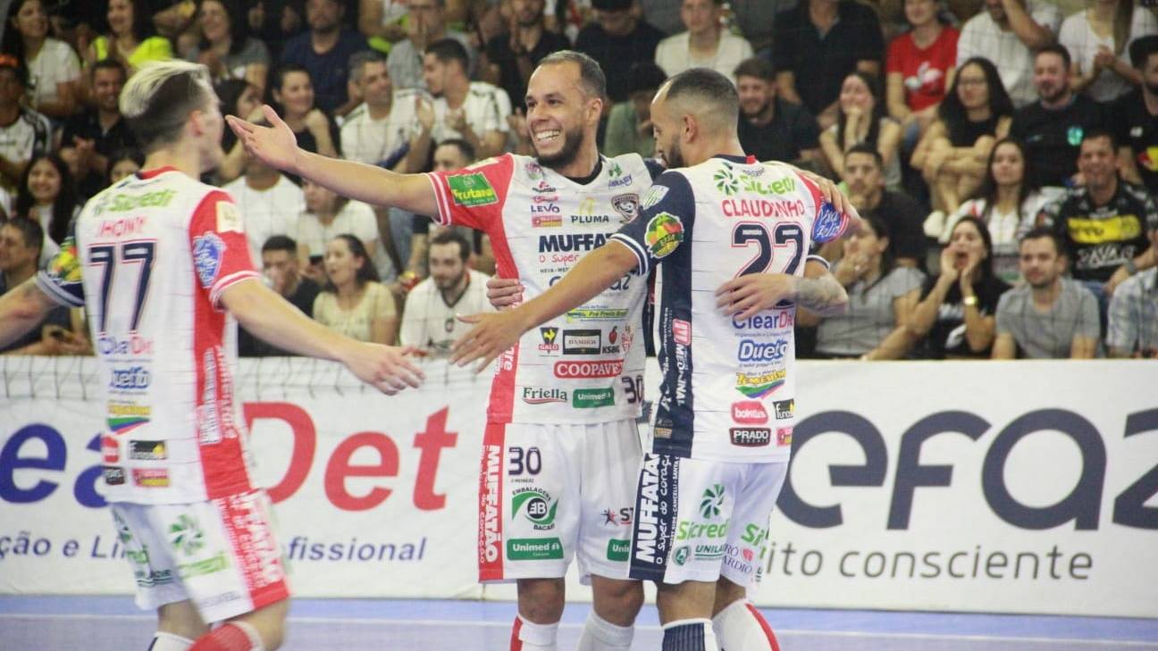 Cascavel Futsal goleia Guarapuava e mantém liderança invicta no Campeonato Paranaense