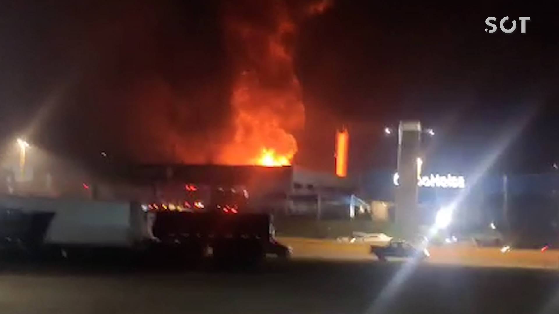 Toledo em chamas: Incêndio de grandes proporções devasta empresa de pneus