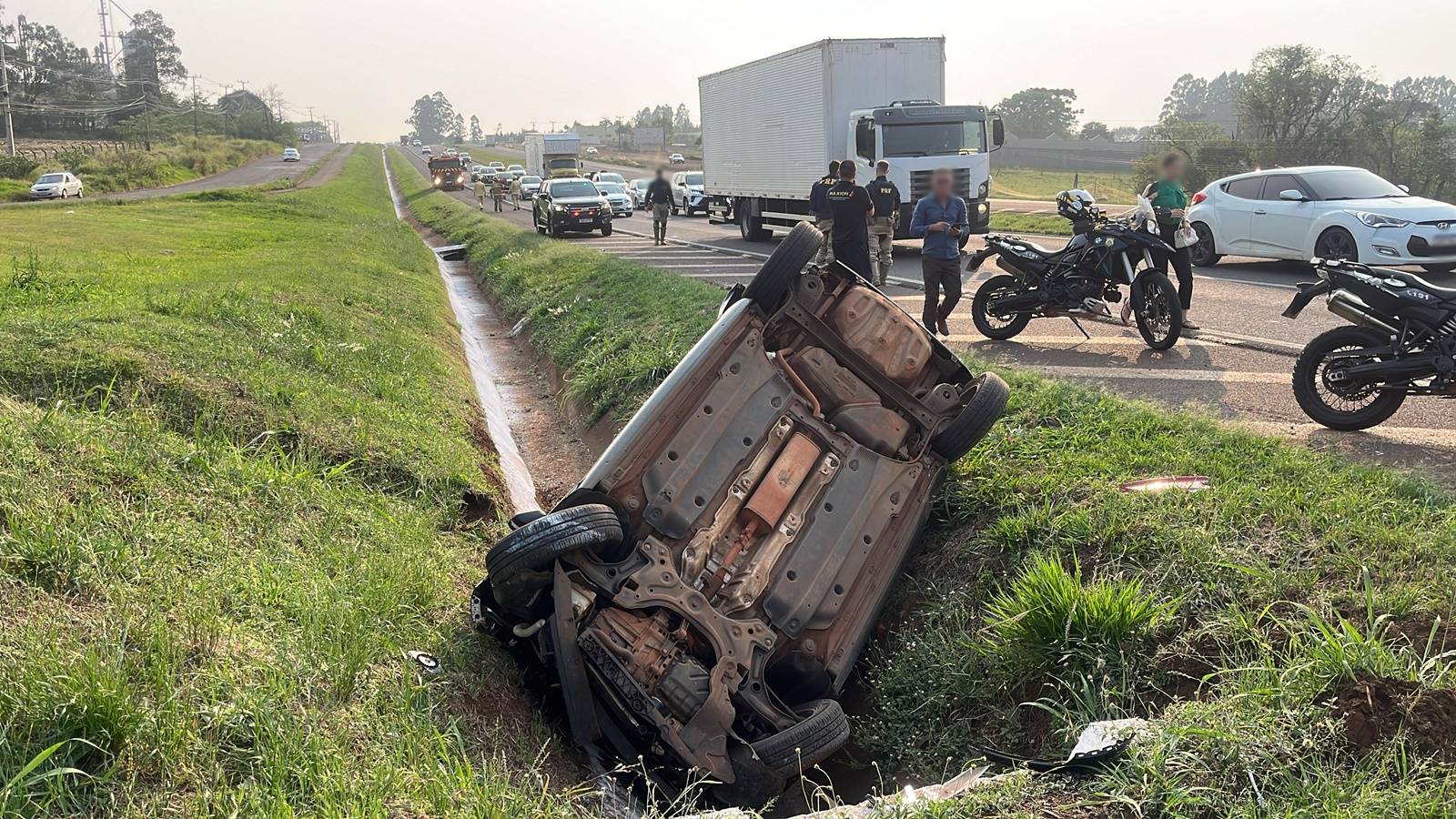 Capotamento na BR-277 deixa motorista ferida em Cascavel