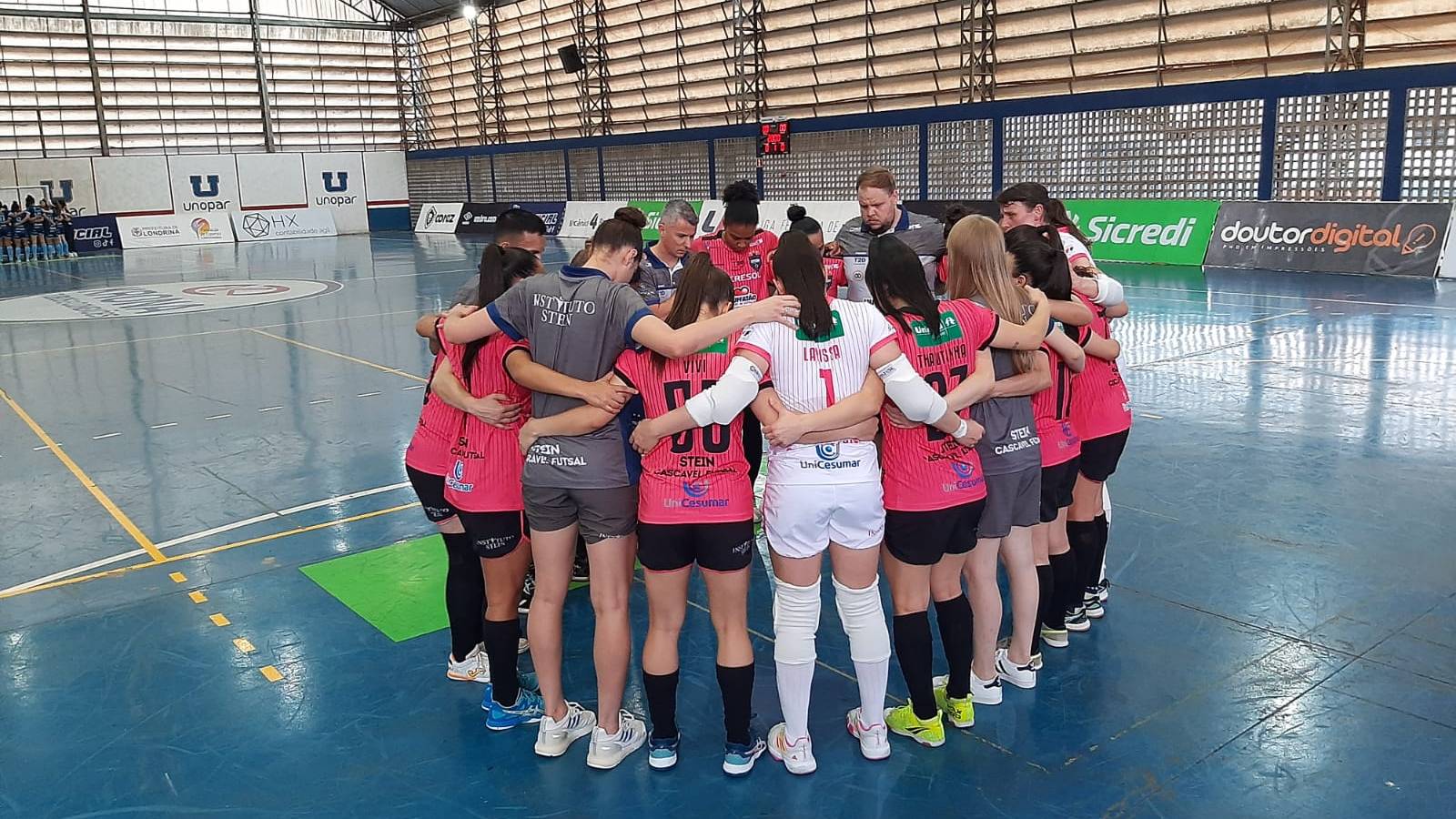 De virada, Stein Cascavel vence o Londrina no primeiro jogo da semifinal da Liga Feminina de Futsal