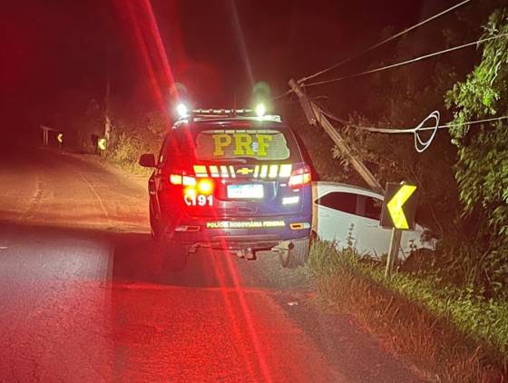 Motorista embriagado causa acidente na BR-153 e é preso