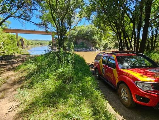 Homem desaparece ao tentar atravessar Rio Tibagi nadando; buscas intensificadas