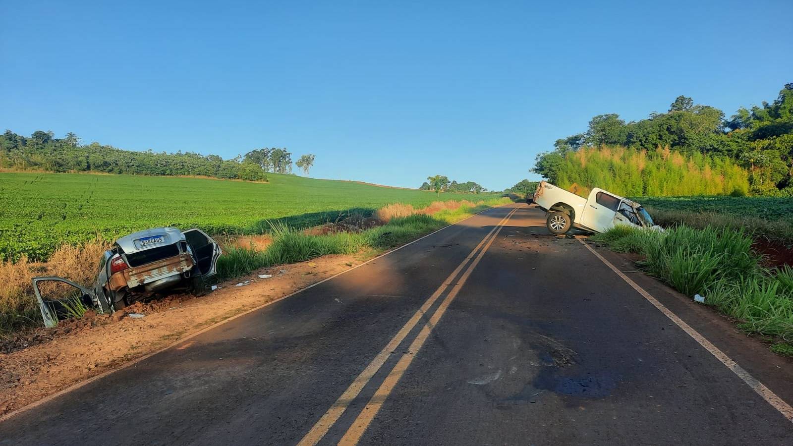 Colisão frontal deixa três feridos na PR-474 em Anahy