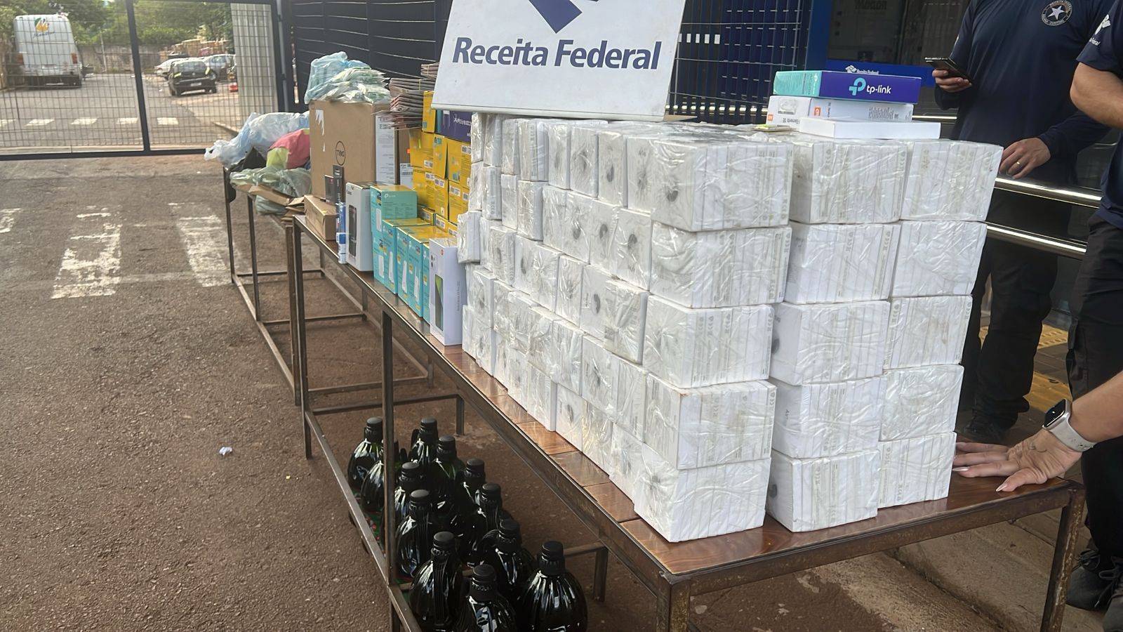 Receita Federal apreende veículo com carga ilícita e efetua duas prisões em flagrante