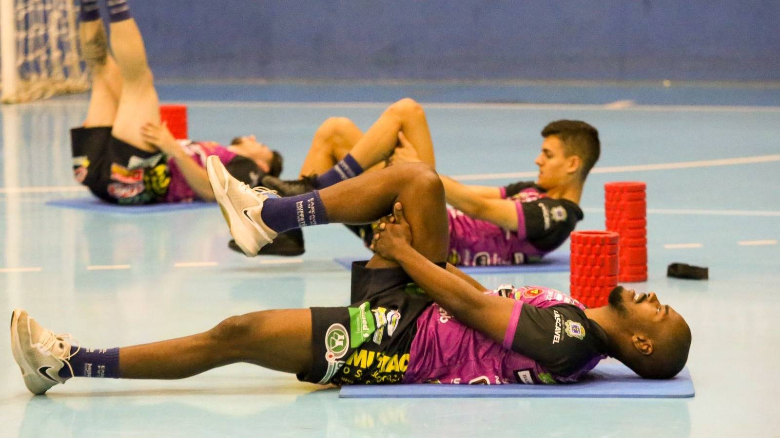 Cascavel Futsal deverá ter quase todo o elenco à disposição para confronto com o Minas