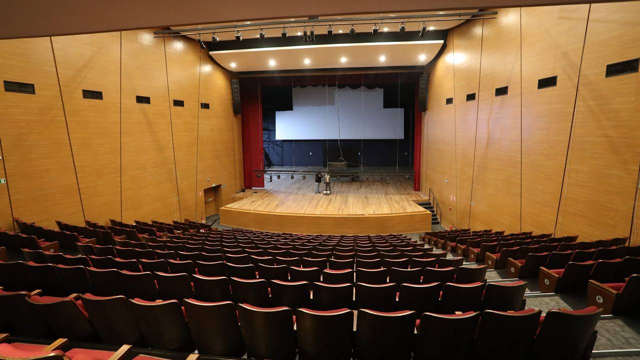 Reforma do Teatro Municipal Sefrin Filho será concluída em julho