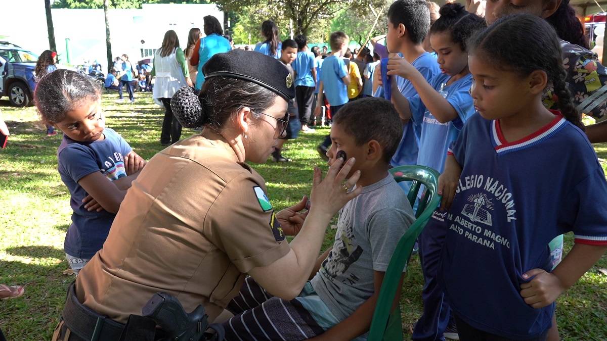 Alunos da rede municipal participam de evento educativo sobre prevenção ao uso de drogas em Cascavel