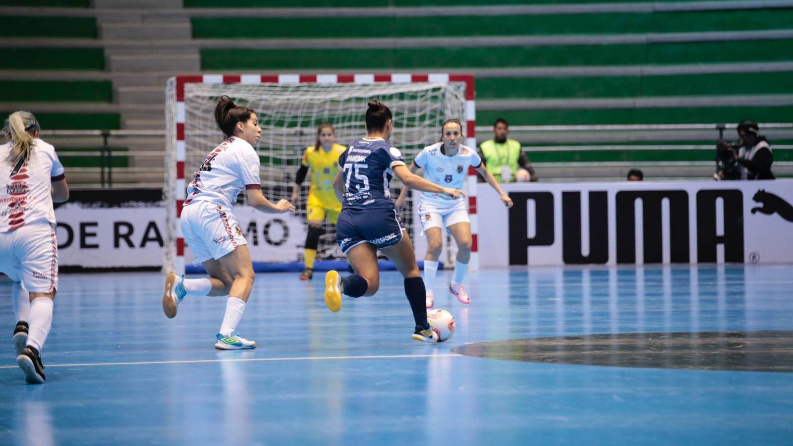Stein Cascavel vence o Exa Ysaty e termina líder do Grupo B da Libertadores de Futsal